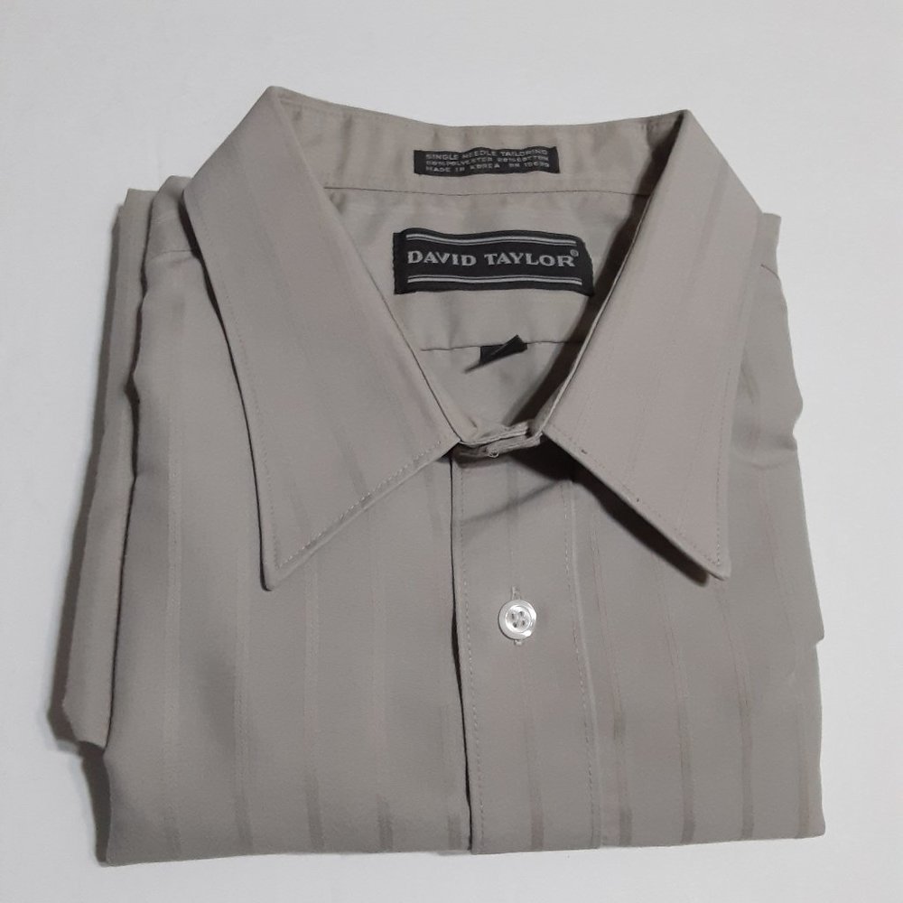 David Taylor Men's Short Sleeve Button Up Front Pocket Shirt in Size 18.5 Neck